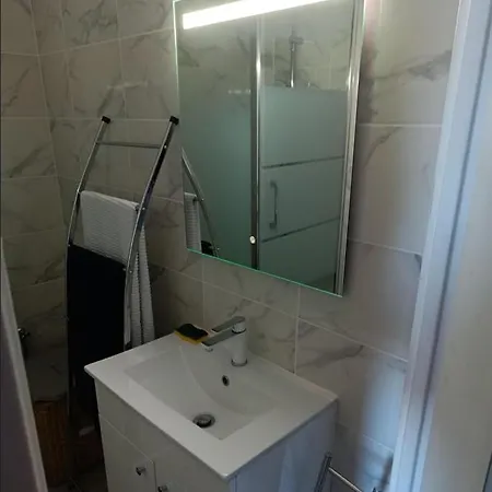 Bien Equipe Proche Des Thermes Apartmán *